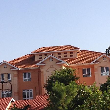 J Residence Motel เอนเทบเบ้ ภายนอก รูปภาพ