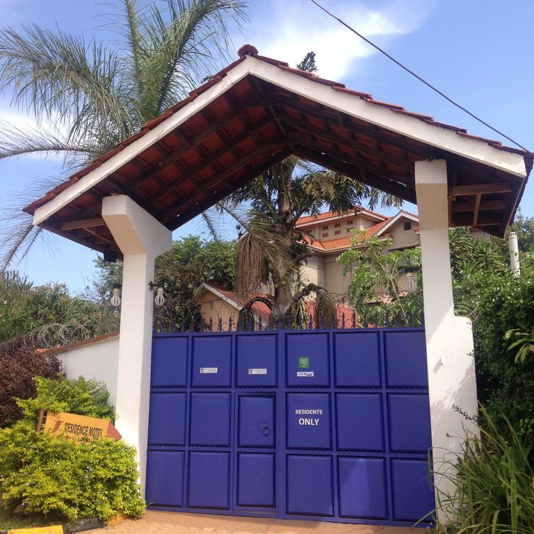 J Residence Motel เอนเทบเบ้ ภายนอก รูปภาพ