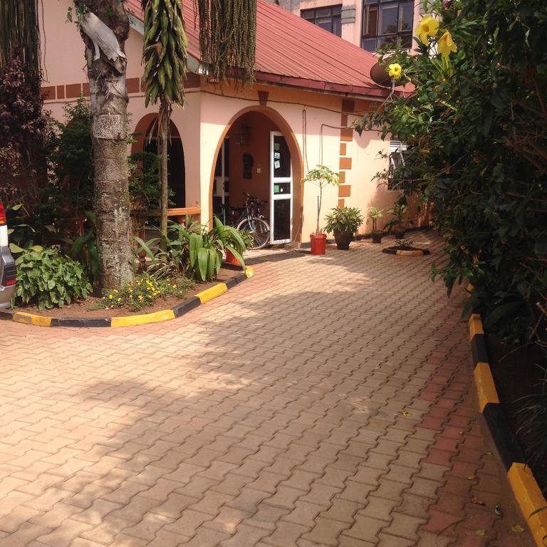 J Residence Motel เอนเทบเบ้ ภายนอก รูปภาพ