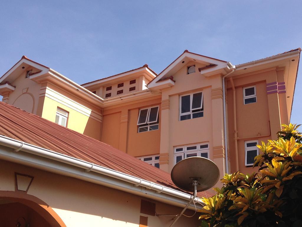 J Residence Motel เอนเทบเบ้ ภายนอก รูปภาพ