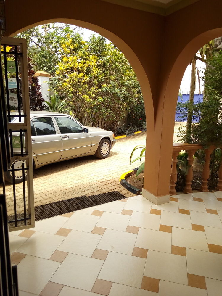 J Residence Motel เอนเทบเบ้ ภายนอก รูปภาพ