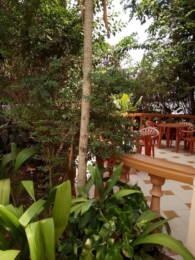 J Residence Motel เอนเทบเบ้ ภายนอก รูปภาพ